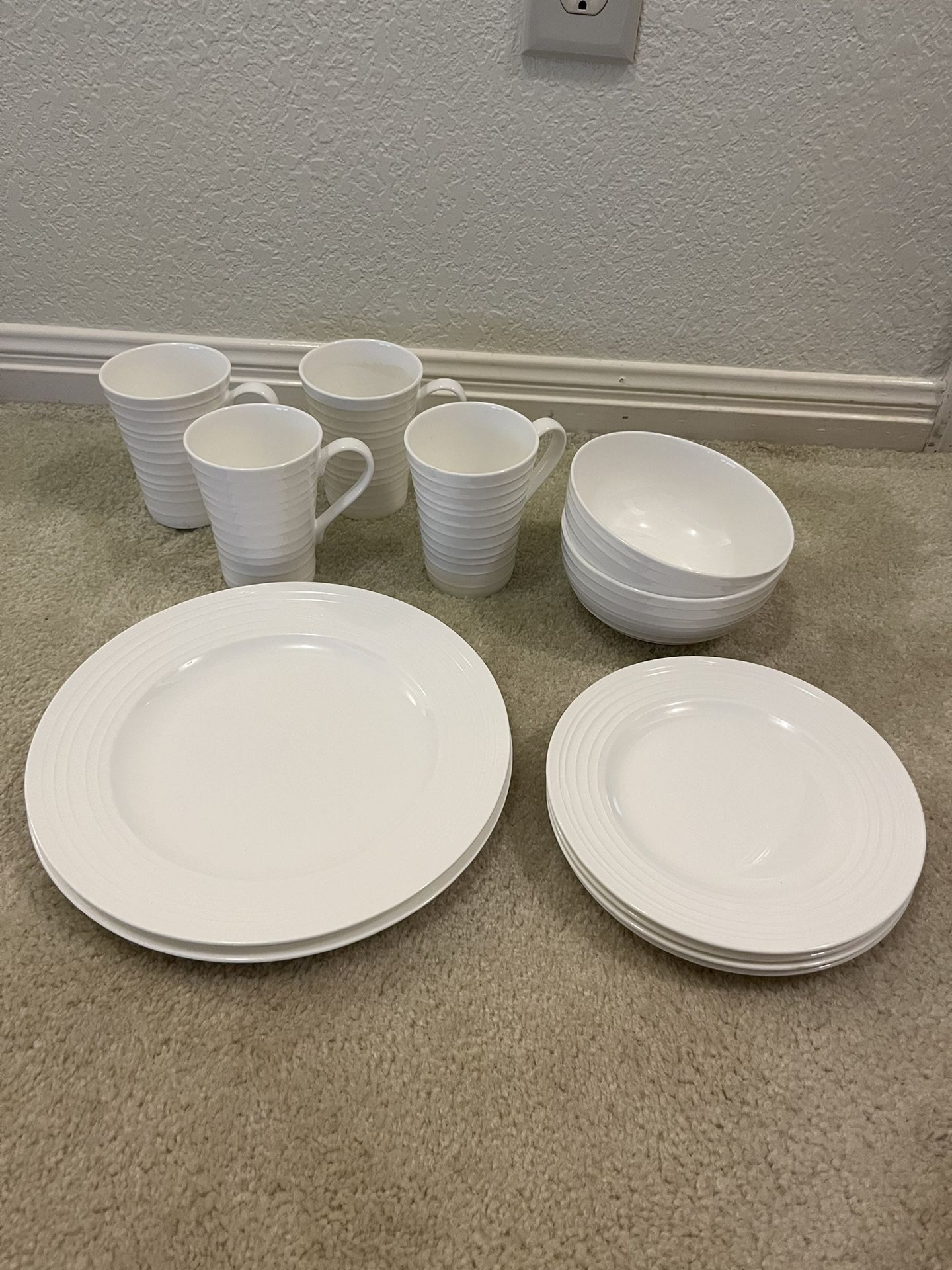 Mikasa Ciara Bone China Dinnerware Set 12 pieces for Sale in Austin, TX