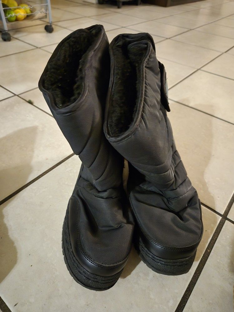 Snow Boots Size 9/10
