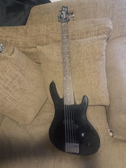 Washburn Bantam Series XB105 5-string bass guitar