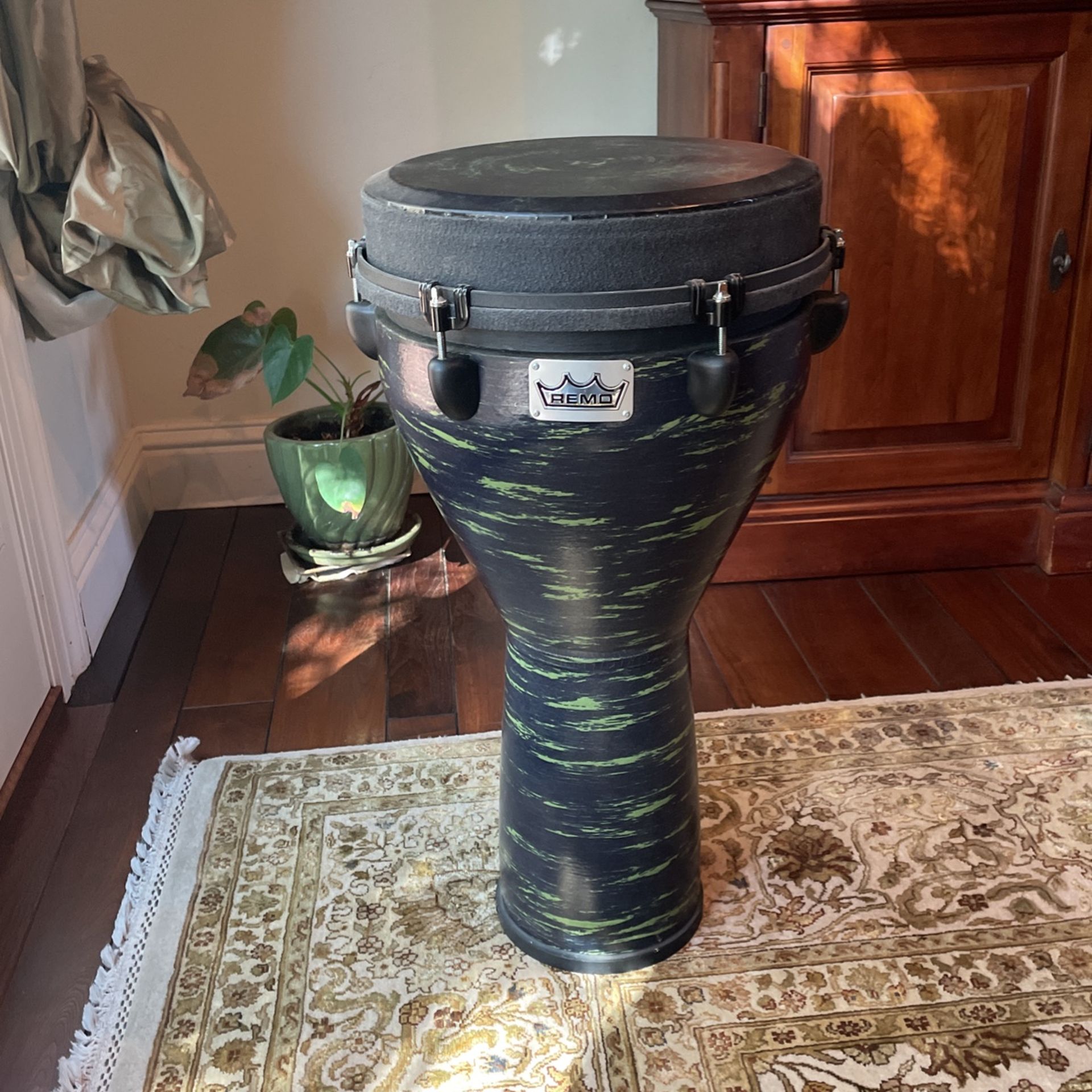 Reno Mondo Djembe Drum