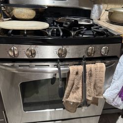 GE Gas Stove And Oven Work In Great Condition 