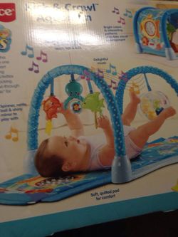 Kick and craw aquarium activity play