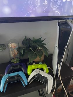 PS5 PlayStation 5 Digital Edition + (4) Controllers
