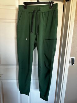 Fabletics women’s scrub pants