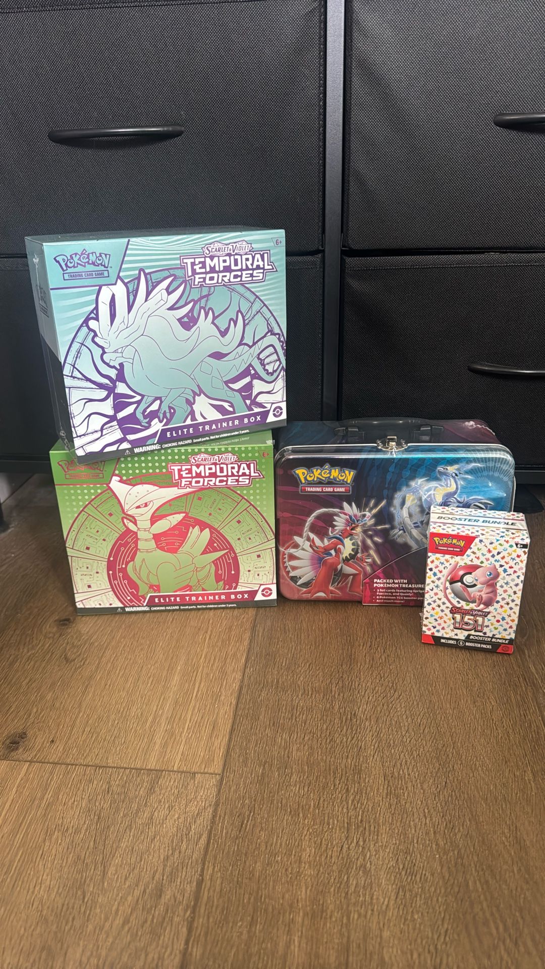 Temporal Forces ETB I 151 Booster Bundle I Collector’s Chest Tin