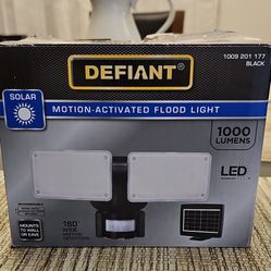 Defiant Solar Motion-Activated LED Flood Light