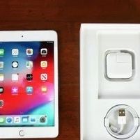 NEW APPLE IPAD 5 5TH GEN CELLULAR + WiFi 32GB + CASE + USB + WARRANTY