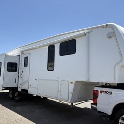 2007 Montana Fifth Wheel Trailer 34Ft 3 Slideouts