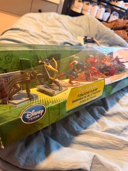 Disney Store The Avengers Figurine Playset