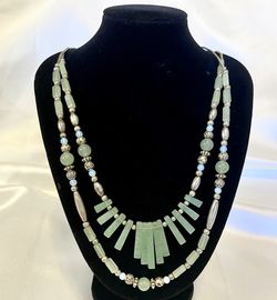 VTG Green Cabochon Beaded Necklace Green Faux Jade Stone Silver Tone Rose Layer