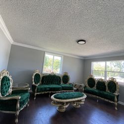 Very beautiful gorgeous Victorian living room sets six pieces