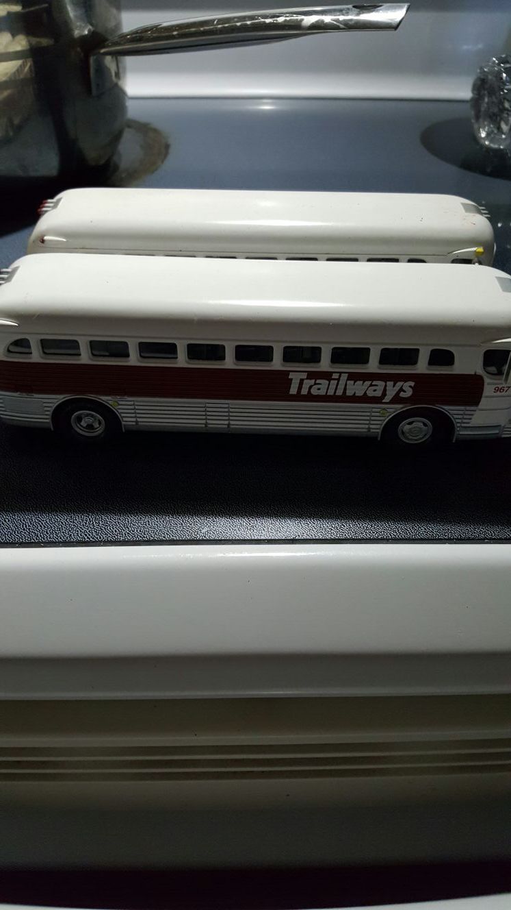 Lionel bus