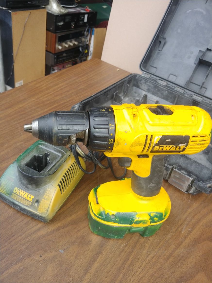 Dewalt DC759 18V Cordless Drill with Good Battery, Charger and case