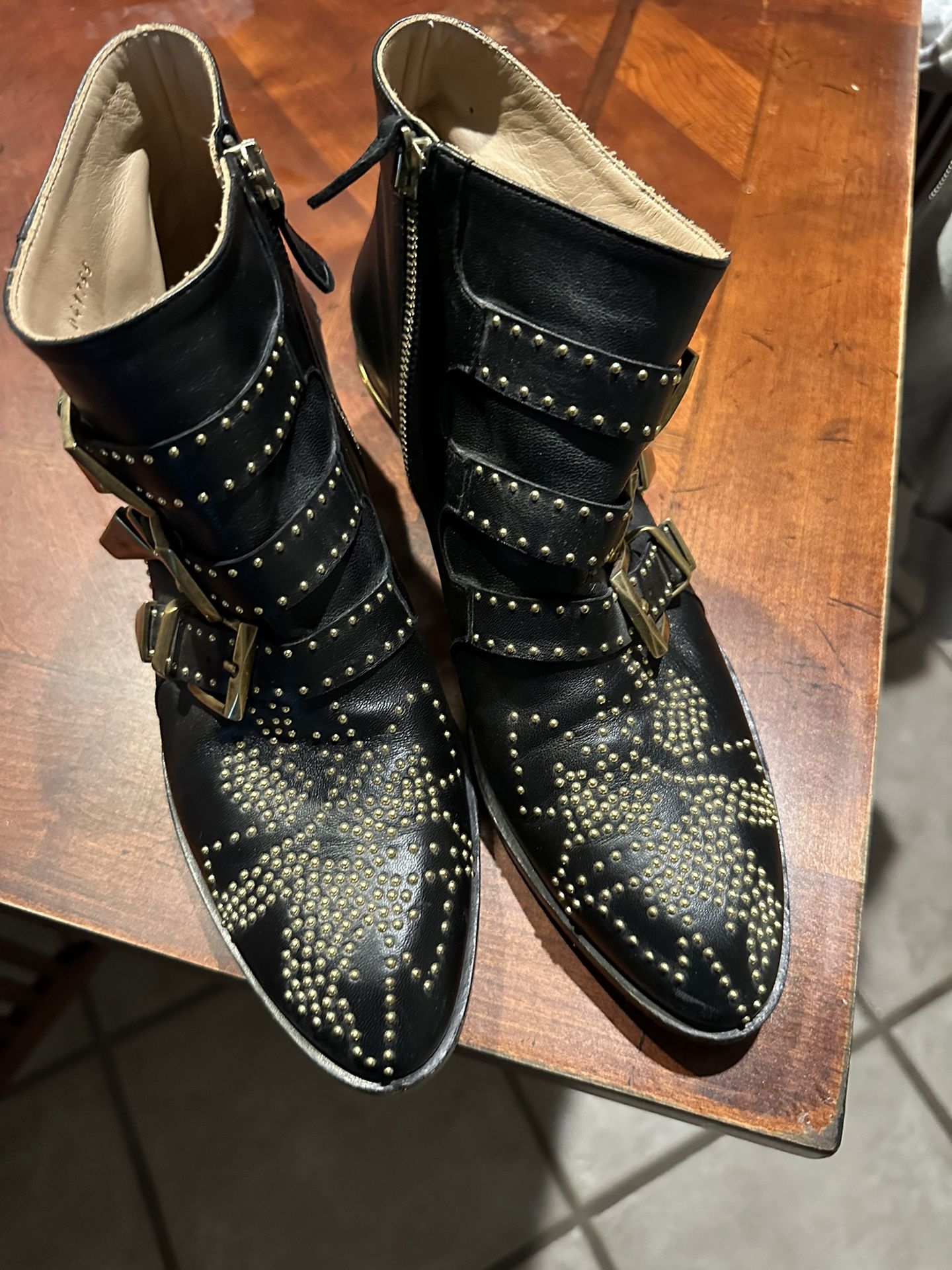 CHLOÉ Susanna studded leather ankle boots