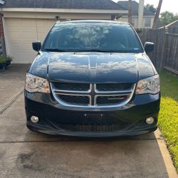 black Dodge Grand Caravan Sxt 