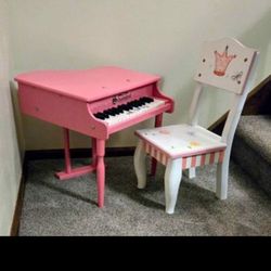 Schoenhut 30 Key Pink Kiddie Grand Piano.Holmdel