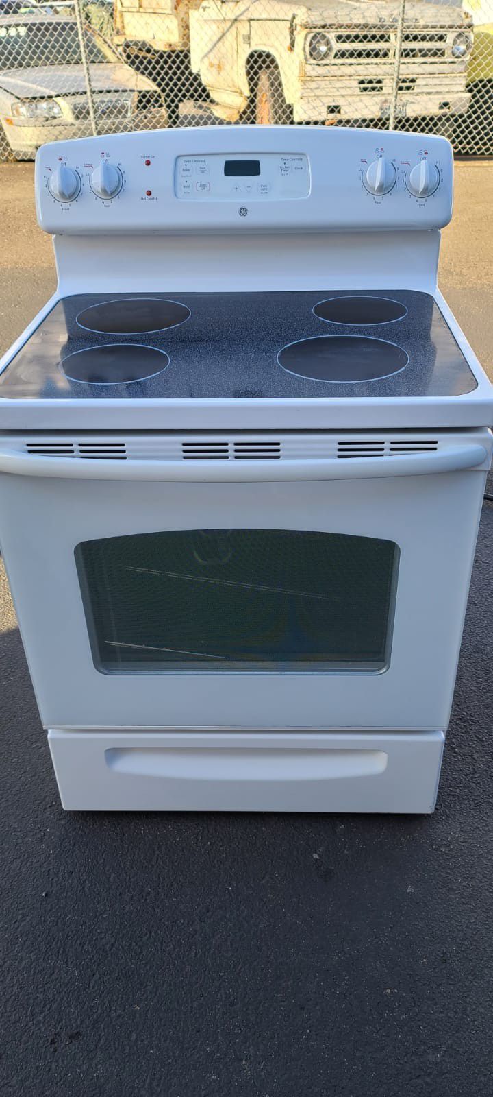 Ge Electric Stove good condition(can deliver for free up to 15 miles(small fee for gas if over 15 miles