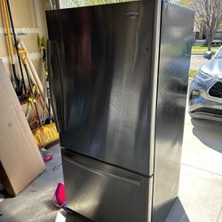 Refrigerator 