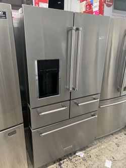 Kitchen aid 5 door in stainless steel used with red knobs