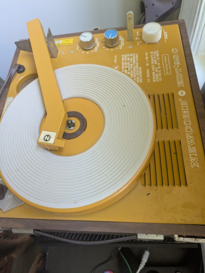 Vintage Record Player (Broken)