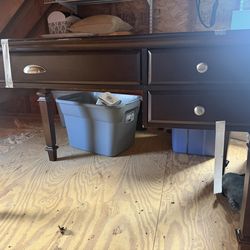 Elegant Dark Wood Executive Desk – Solid & Spacious