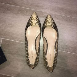 Pour La Victoire women’s size 9.5 alligator skin leather flats