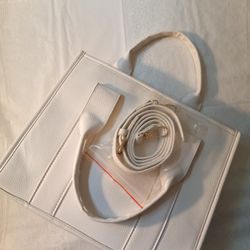 ($1) Monday(only) item_White purse w/strap
