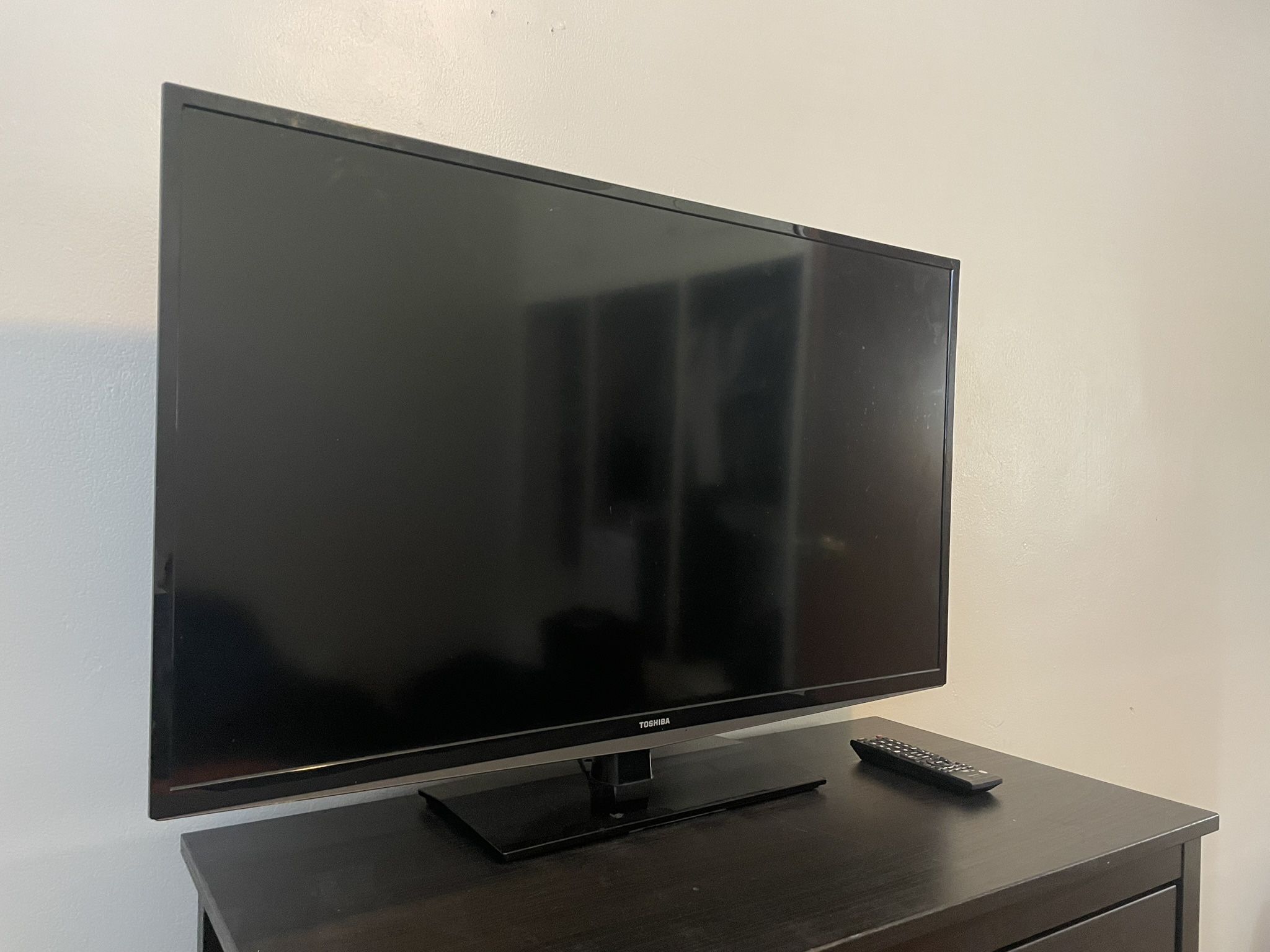 40” Toshiba Flat Screen TV