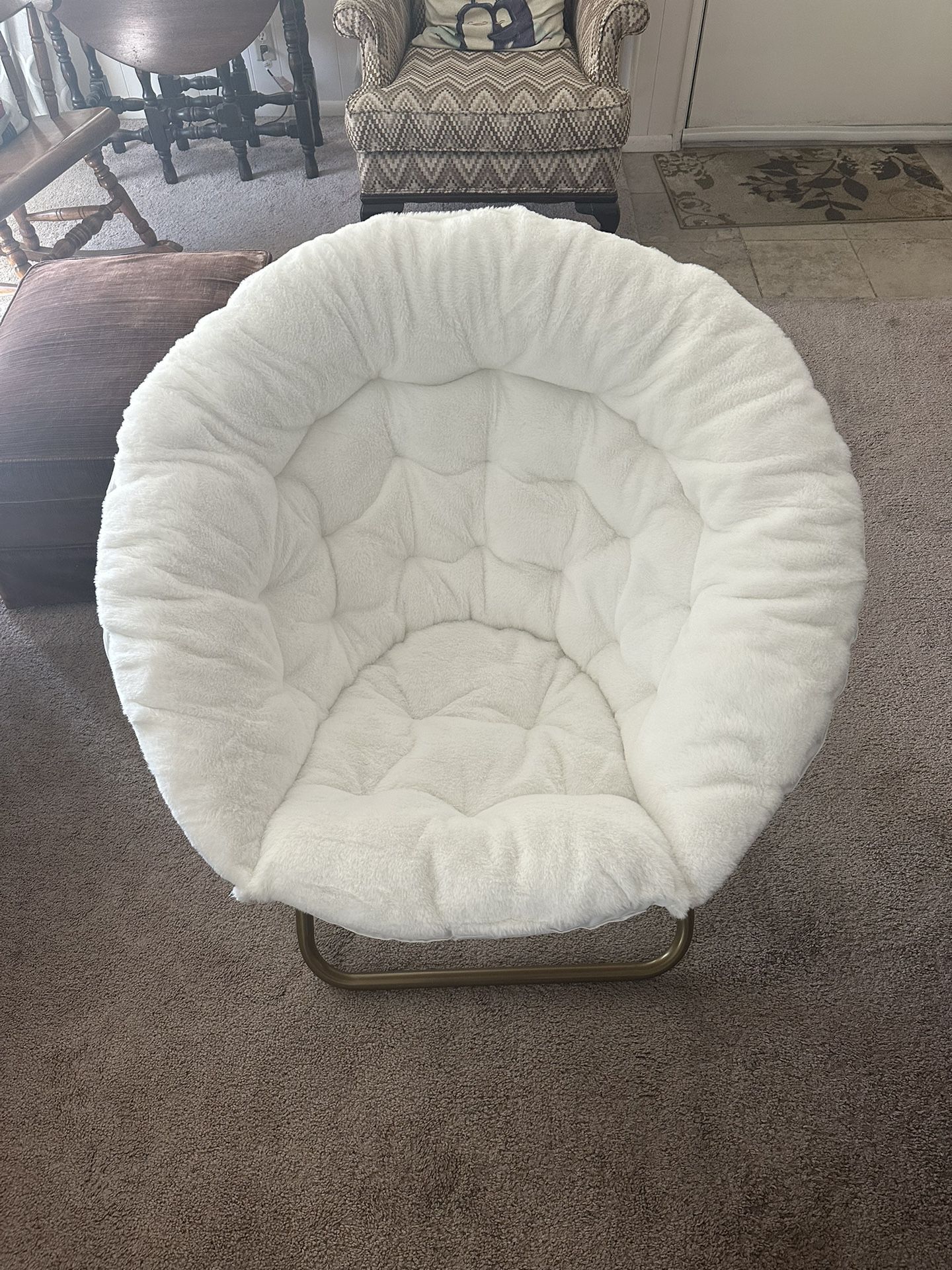 Fluffy White Saucer Chair 