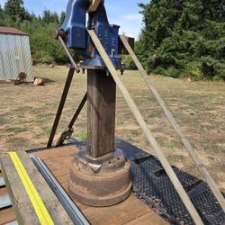 Yoist 34c Vise On Large Stand