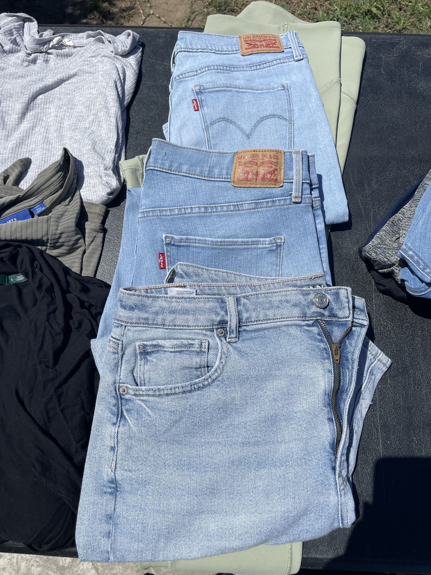 Levi’s / American Eagle/ Work Out Bottoms