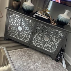 **Sidebar/Console/Buffet**