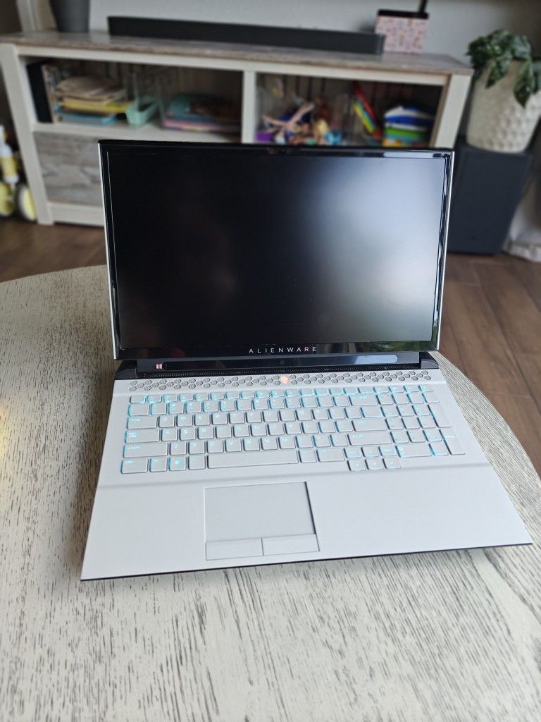 Gaming Laptop Alienware P38E