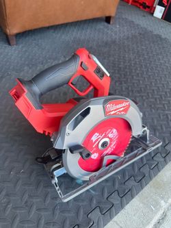 Milwaukee m18 fuel 7 1/4 circular saw like new