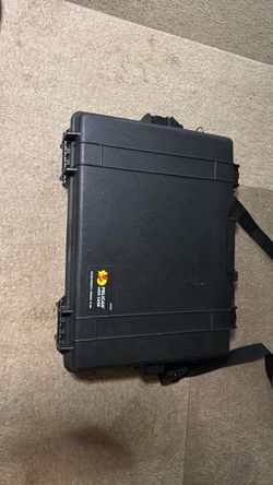 Pelican 1495 Protective Laptop Brief Case Combination lock
