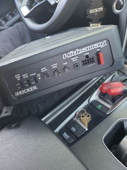 Kicker hideaway amplifier