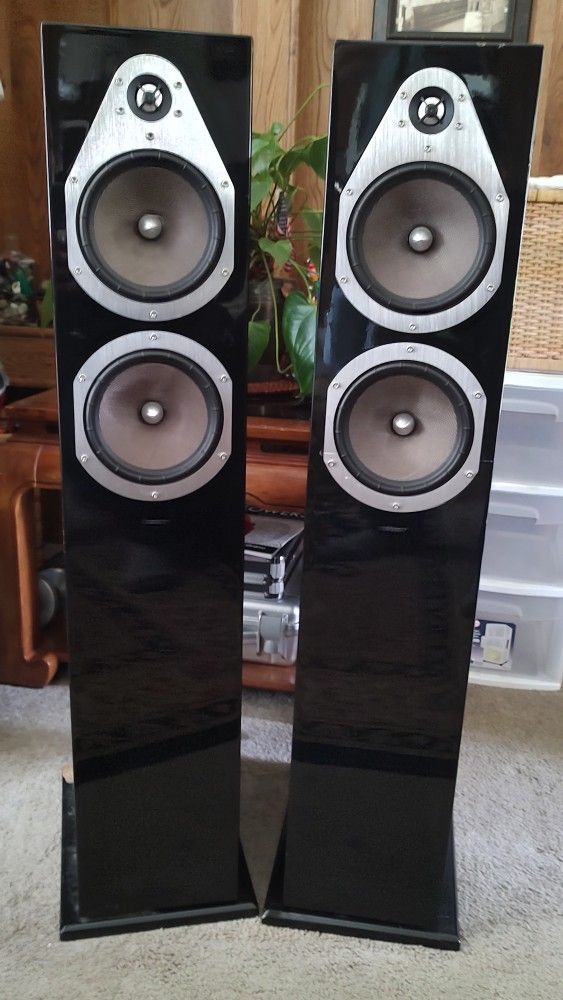 Energy Veritas  V-6-2(B ) tower speakers