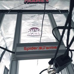 Spider Farmer SE3000 LED Grow Light - 300W (2025 Like New w/ Box)