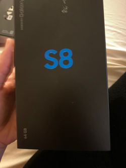 Samsung galaxy S8 headphones and charging devices