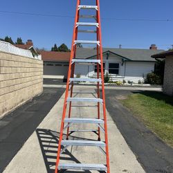 WERNER FIBERGLASS LADDER 10 FT