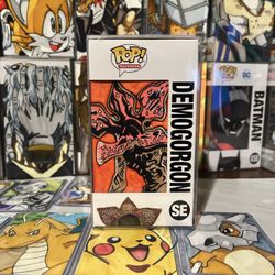 Stranger Things Hall H demogorgon (white) Custom art Funko Pop! SE (UV REACTIVE)
