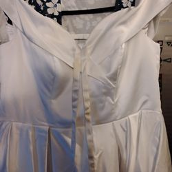Size 16 Never Worn Wedding Dress