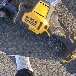DeWalt Atomic Compact Sawzall