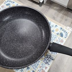 Barely used, 13in wide non stick skillet.