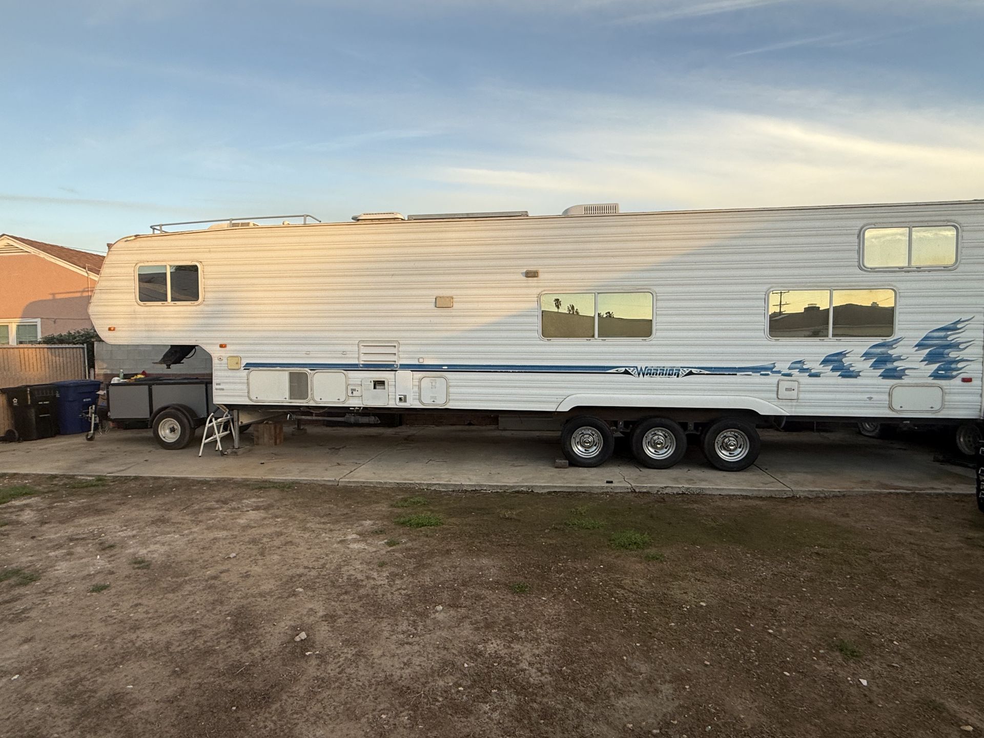 2003 40 foot 5th wheelweekend warrior