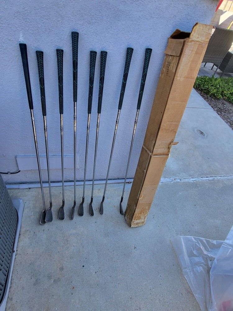 Golf clubs By McGregor
