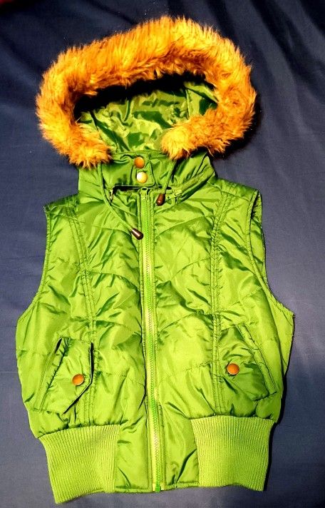 Green Puffer Full Zip Vest
With Fur Trimmed Hood