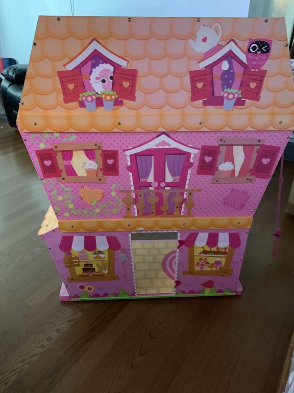 La la loopsie doll house with dolls not free for Sale in Fort