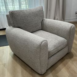 Accent Swivel Chair – Bernhardt, Ultra Comfy & Stylish! ✨