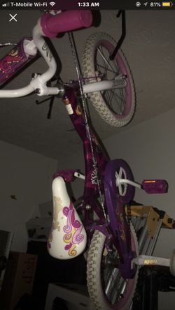 kid’s bike with training wheels